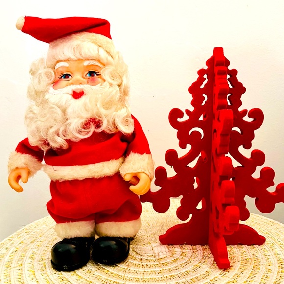 Adorable Vintage 10” Mechanical Santa, Handmade Wood Sleigh, Velvet Flocked Tree - Picture 6 of 14